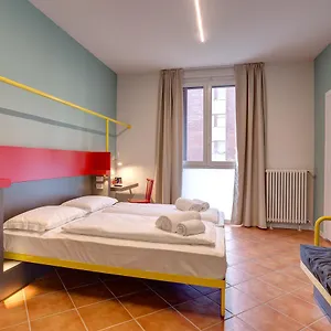 Meininger Garibaldi Hostel Mediolan